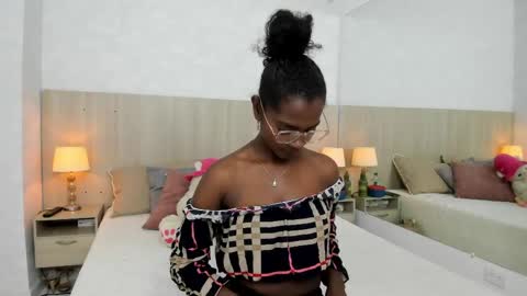 Mara Sinclair online show from June 7, 7:43 pm