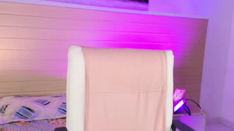 Hi im Mara  online show from April 18, 7:58 pm