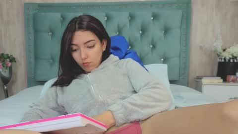 Snapshot of marcelaa_fox chatting on September 20, 9:24 pm Marcela online show from September 20, 9:24 pm