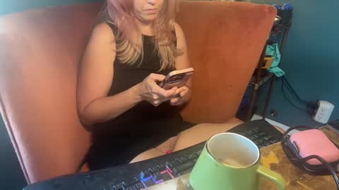 Elle online show from November 6, 3:07 pm