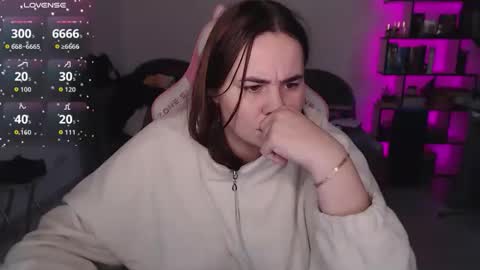 mari moore online show from December 4, 7:54 am