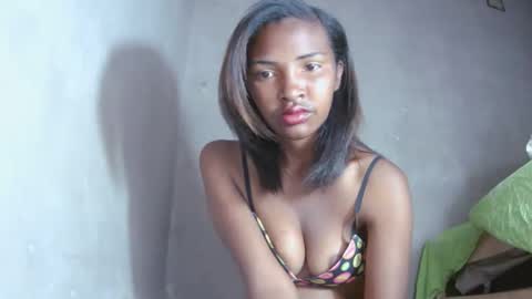 Snapshot of mariah586 chatting on October 4, 2:06 am Maria online show from October 4, 2:06 am