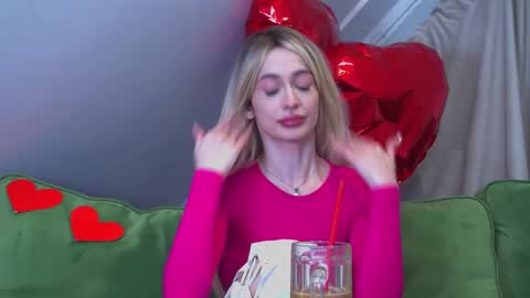 Snapshot of mariamenson chatting on March 1, 5:52 am MariaMenson online show from March 1, 5:52 am