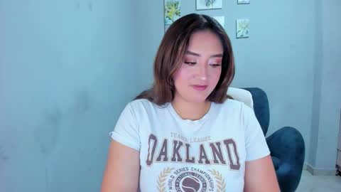 Snapshot of mariana_owen chatting on October 18, 10:44 pm online show from October 18, 10:44 pm