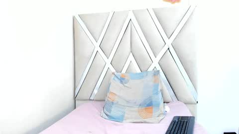 Snapshot of marianagarcia_1 chatting on September 16, 11:35 pm Mariana Garcia online show from September 16, 11:35 pm