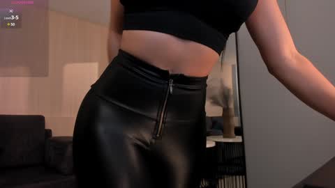 Snapshot of marianasilva__ chatting on January 31, 11:45 pm Mariana Silva online show from January 31, 11:45 pm