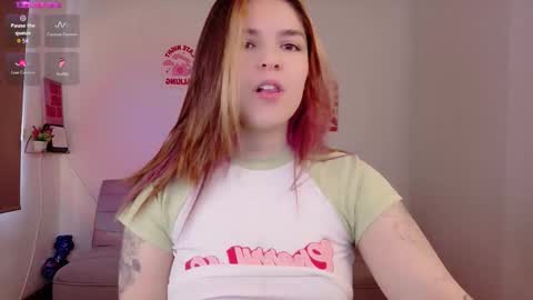 Snapshot of mariangeel_ chatting on October 3, 3:28 pm mariangeel_ online show from October 3, 3:28 pm