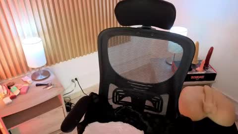 Marian Love  online show from April 24, 12:30 pm