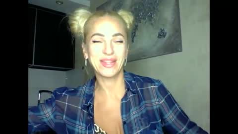 Snapshot of marianna1977 chatting on October 10, 8:03 pm marianna1977 online show from October 10, 8:03 pm