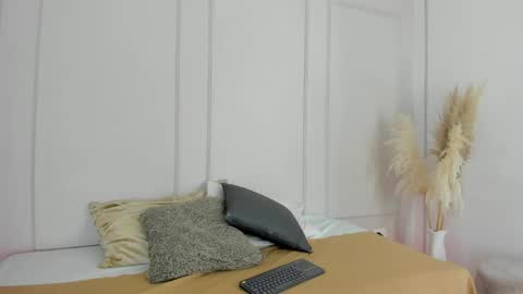 Maria Pettit online show from April 25, 12:41 pm