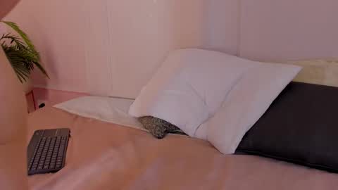 Maria Pettit online show from March 15, 2:41 pm