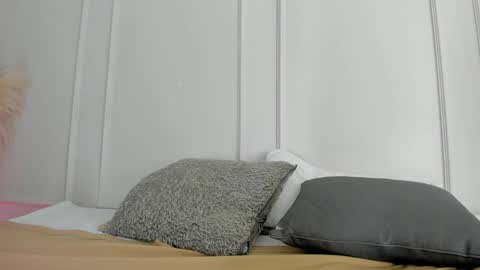 Maria Pettit online show from April 21, 12:45 pm