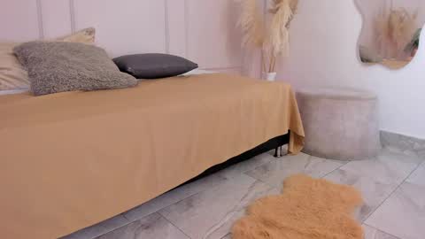 Maria Pettit online show from April 25, 1:41 pm