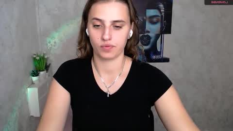 Snapshot of mariatess_ chatting on September 22, 8:35 am Mariia online show from September 22, 8:35 am