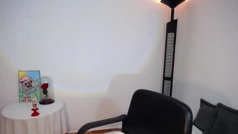 Nicolle online show from November 11, 2:40 am