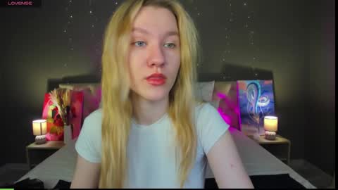 Snapshot of mariel_brown chatting on October 21, 9:24 am mariel_brown online show from October 21, 9:24 am