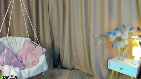 Mariel online show from April 21, 1:53 am