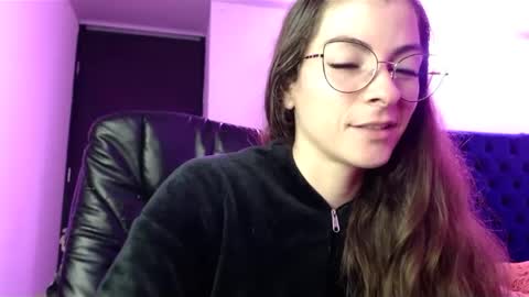 Snapshot of mariel_sins21 chatting on February 23, 1:53 am Mariie online show from February 23, 1:53 am
