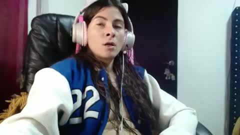 Snapshot of mariel_sins21 chatting on February 12, 1:19 am Mariie online show from February 12, 1:19 am