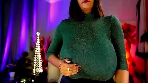 Snapshot of mariicha chatting on February 8, 6:43 am Nikita - Scroll down and read my bio please. New Pictures in Bio online show from February 8, 6:43 am