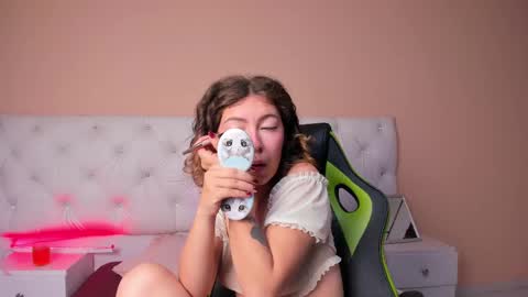 Snapshot of mariie_tayy chatting on December 16, 1:32 pm mariie_tayy online show from December 16, 1:32 pm
