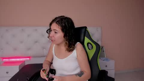 Snapshot of mariie_tayy chatting on December 22, 8:14 pm mariie_tayy online show from December 22, 8:14 pm