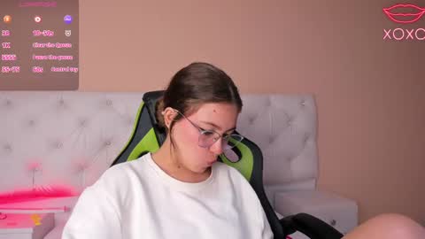 Snapshot of mariie_tayy chatting on February 11, 8:42 pm mariie_tayy online show from February 11, 8:42 pm