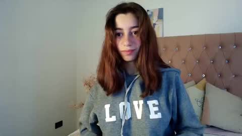 Snapshot of marinette_lux chatting on October 3, 1:05 pm marinette online show from October 3, 1:05 pm