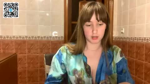 Snapshot of maroonmoon_ chatting on October 4, 8:46 pm Miriam online show from October 4, 8:46 pm