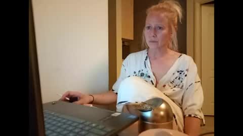 MaryGoRound online show from July 9, 9:50 pm
