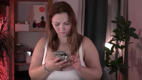 Maria  online broadcast from Tuesday to Suturday from 6 pm to 12 pm Germany time Sunday-Monday offline online show from December 3, 8:33 pm