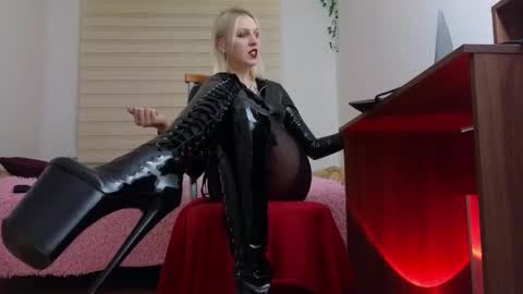 Ultimate Goddess online show from March 3, 7:35 pm