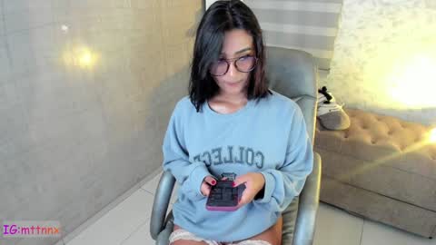 Snapshot of martiiinaa_ chatting on December 18, 8:20 am Martina online show from December 18, 8:20 am