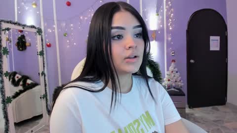 Snapshot of martina_saenz1 chatting on December 4, 7:45 pm Martina online show from December 4, 7:45 pm