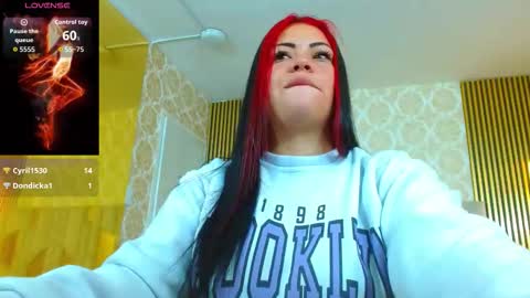 Snapshot of martina_tay chatting on September 15, 3:59 am Hey im martina online show from September 15, 3:59 am
