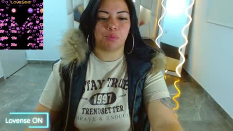 Snapshot of martina_tay chatting on December 21, 3:36 am Hey im martina online show from December 21, 3:36 am