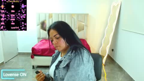 Snapshot of martina_tay chatting on December 13, 3:16 am Hey im martina online show from December 13, 3:16 am
