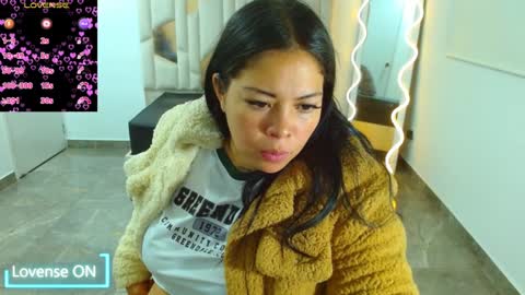 Snapshot of martina_tay chatting on January 30, 12:50 am Hey im martina online show from January 30, 12:50 am