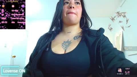Snapshot of martina_tay chatting on December 16, 3:30 am Hey im martina online show from December 16, 3:30 am