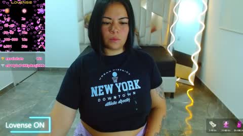Snapshot of martina_tay chatting on December 20, 4:42 am Hey im martina online show from December 20, 4:42 am