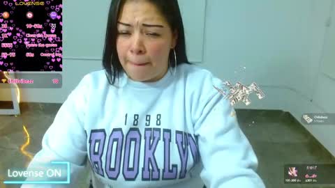 Snapshot of martina_tay chatting on March 3, 3:05 am Hey im martina online show from March 3, 3:05 am