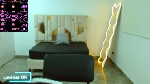 Snapshot of martina_tay chatting on December 17, 3:28 am Hey im martina online show from December 17, 3:28 am