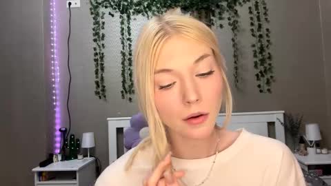 Lisa online show from January 10, 5:39 pm