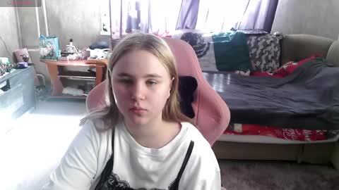  MY NAME IS MILA WELCOME TO MY ROOM online show from April 19, 8:03 am