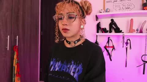 Mary Jane  online show from February 11, 11:01 pm