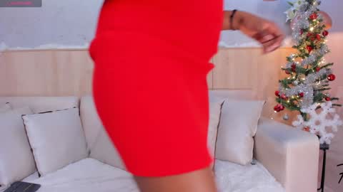 Snapshot of maryevans_ chatting on December 2, 1:01 pm online show from December 2, 1:01 pm