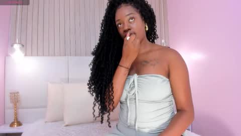 Snapshot of maryevans_ chatting on October 10, 12:10 pm online show from October 10, 12:10 pm