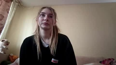 Snapshot of marylynreifsnider chatting on October 1, 6:18 am Hi My name is Elina Im 18 years old. online show from October 1, 6:18 am