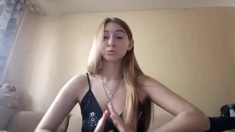 Snapshot of marylynreifsnider chatting on October 10, 6:51 am Hi My name is Elina Im 18 years old. online show from October 10, 6:51 am