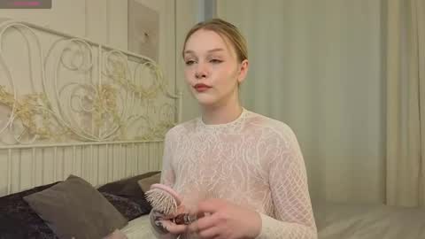 Mary online show from April 25, 1:30 am